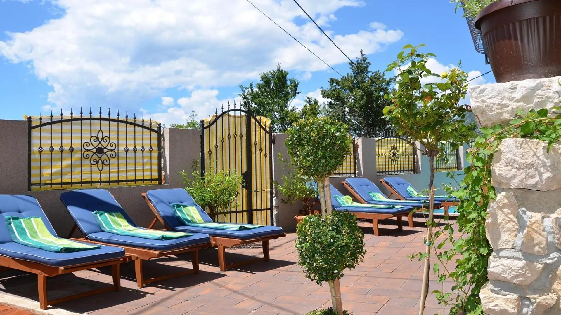 Holiday home Grosses Ferienhaus Mit Eigenem Pool Und Terrasse Crikvenica